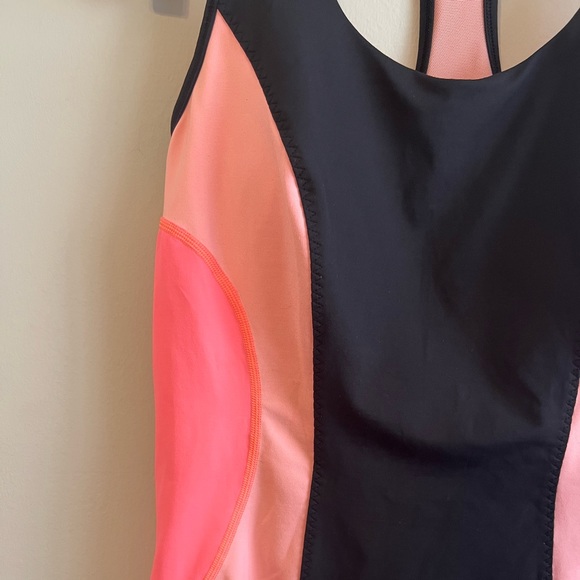 Vibrant pink and black Lululemon top size 10 - Picture 1 of 6